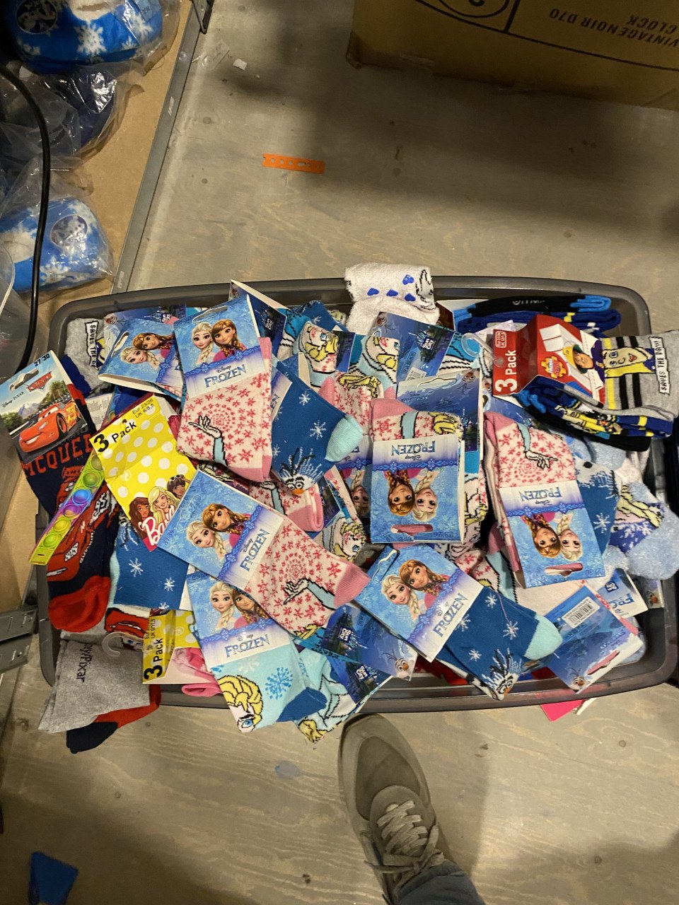Disney kindersokken nieuw.Bundels van drie paar.100 stuks