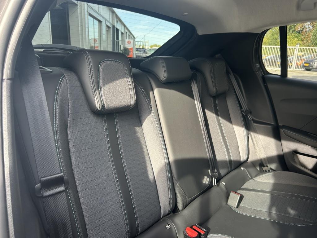Peugeot 208 1.2 puretech 100pk eat8 allure pack 3d cockpit | apple carplay 