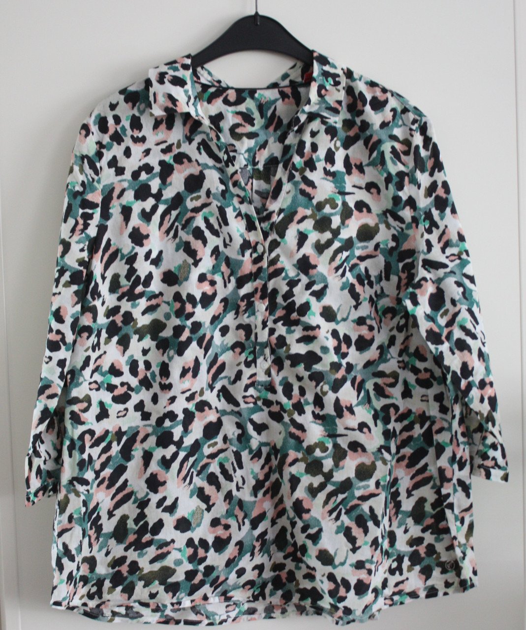 Blouse met kleurrijke panterprint maat 42