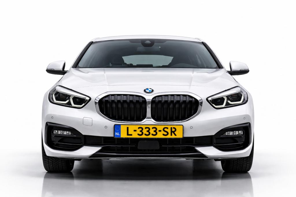 BMW 1 Serie 118i sport line | stoelverwarming | apple carplay | android aut