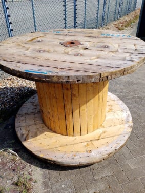 2 houten haspels