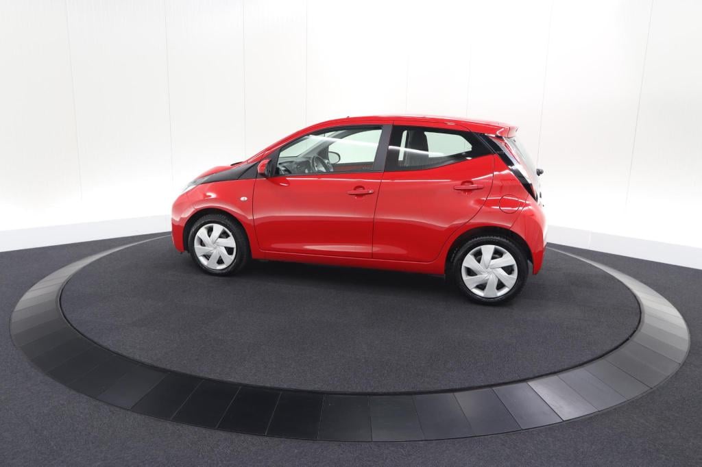 Toyota Aygo 1.0 vvt-i x-play | camera | airconditioning | allseasonbanden