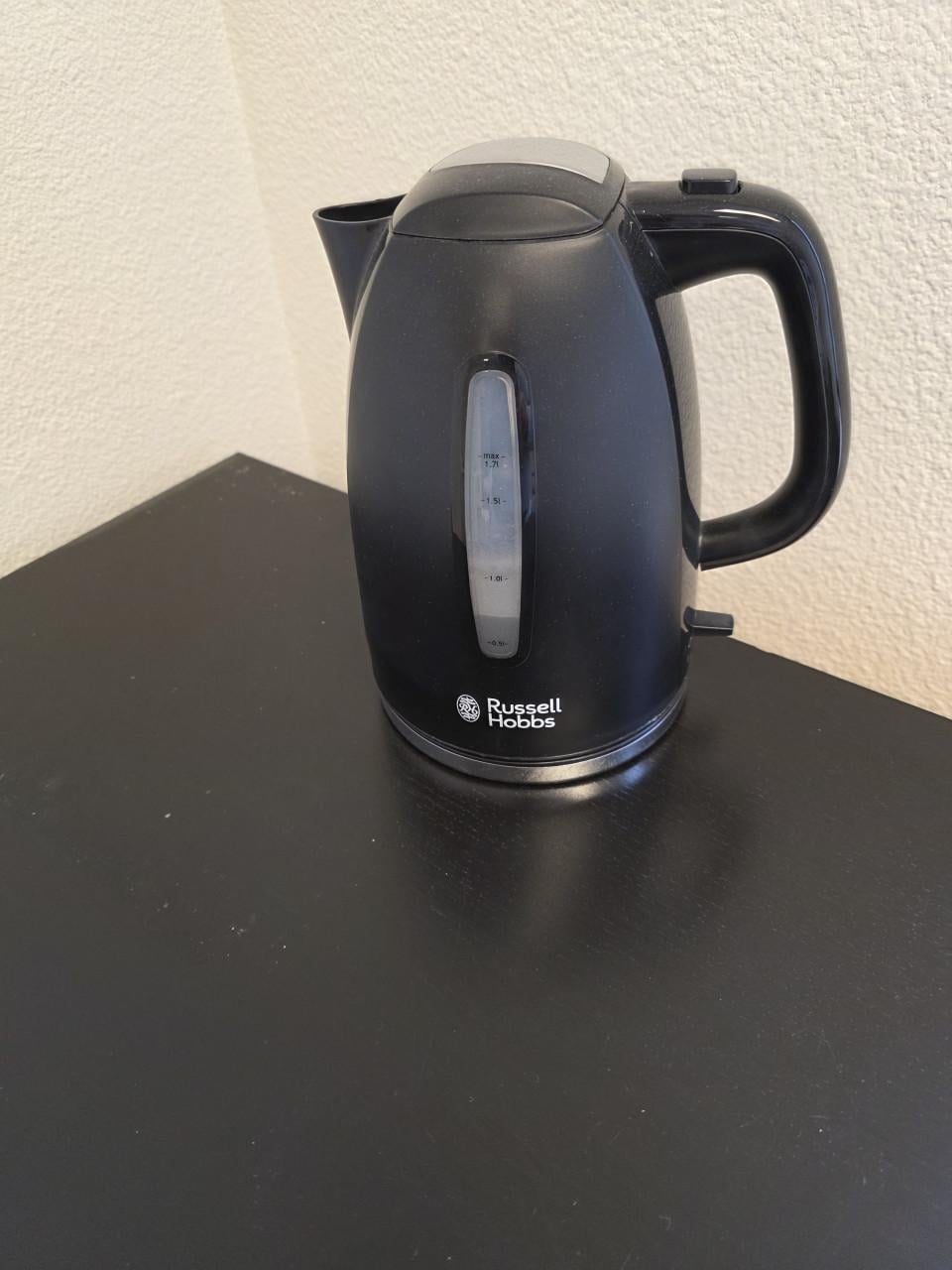 Goedwerkende Waterkoker Russell Hobbs zo goed als nieuw