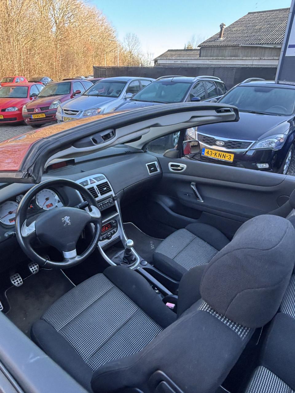 Peugeot 307 cabrio met weinig kilometers