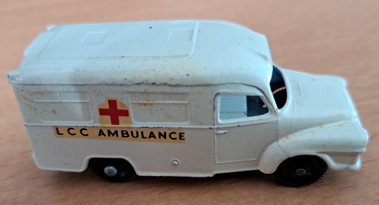 LOMAS AMBULANCE - Matchbox series No 14 -1-64 - 1962