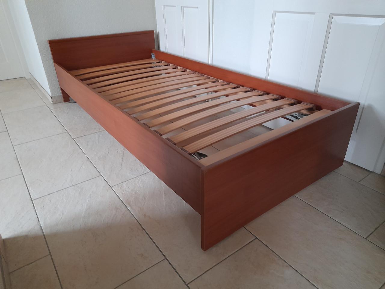 1 persoons bed 90 x 200 (in goede staat )