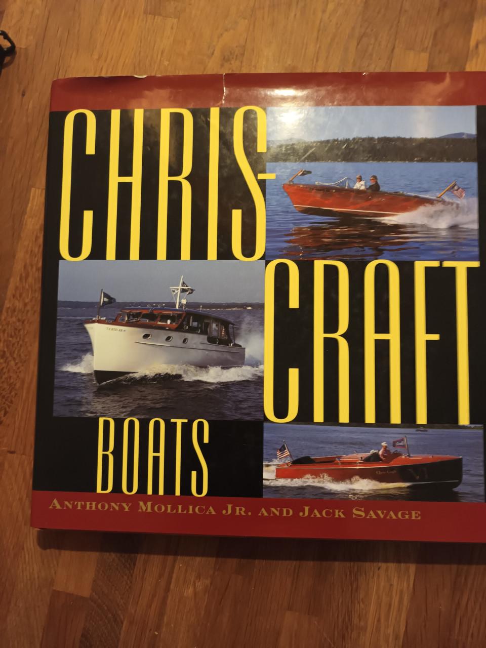 Diverse boeken over het bouwen van boten