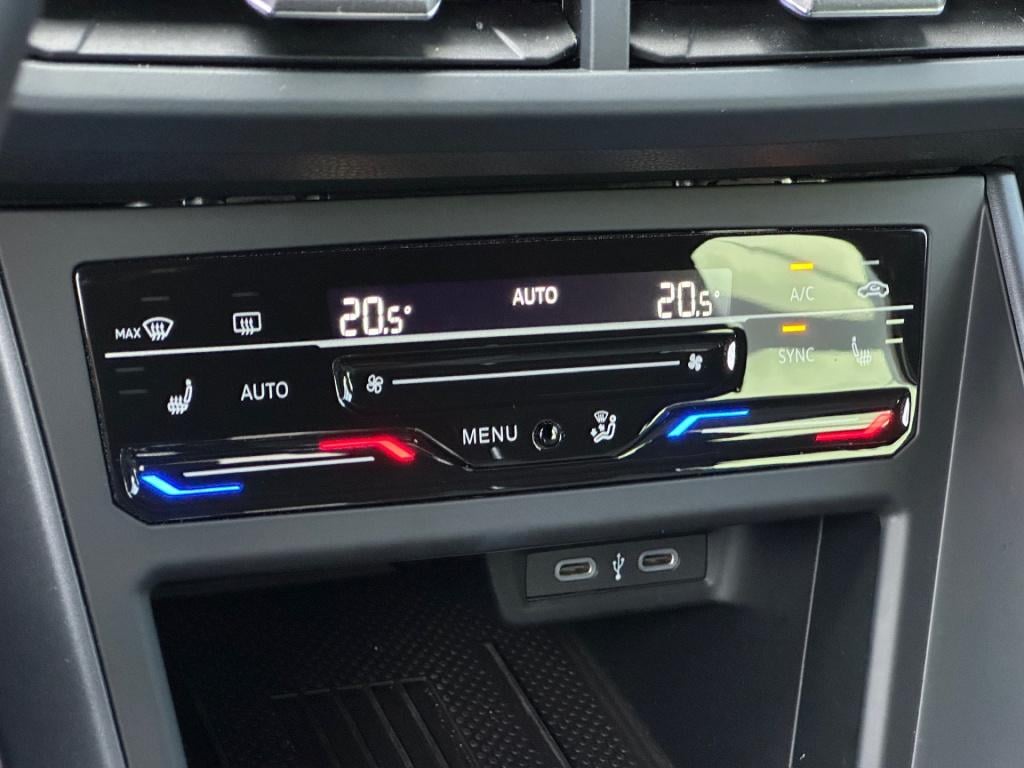 Volkswagen Taigo 1.5 tsi 150pk dsg r-line | trekhaak | iq light | camera | 