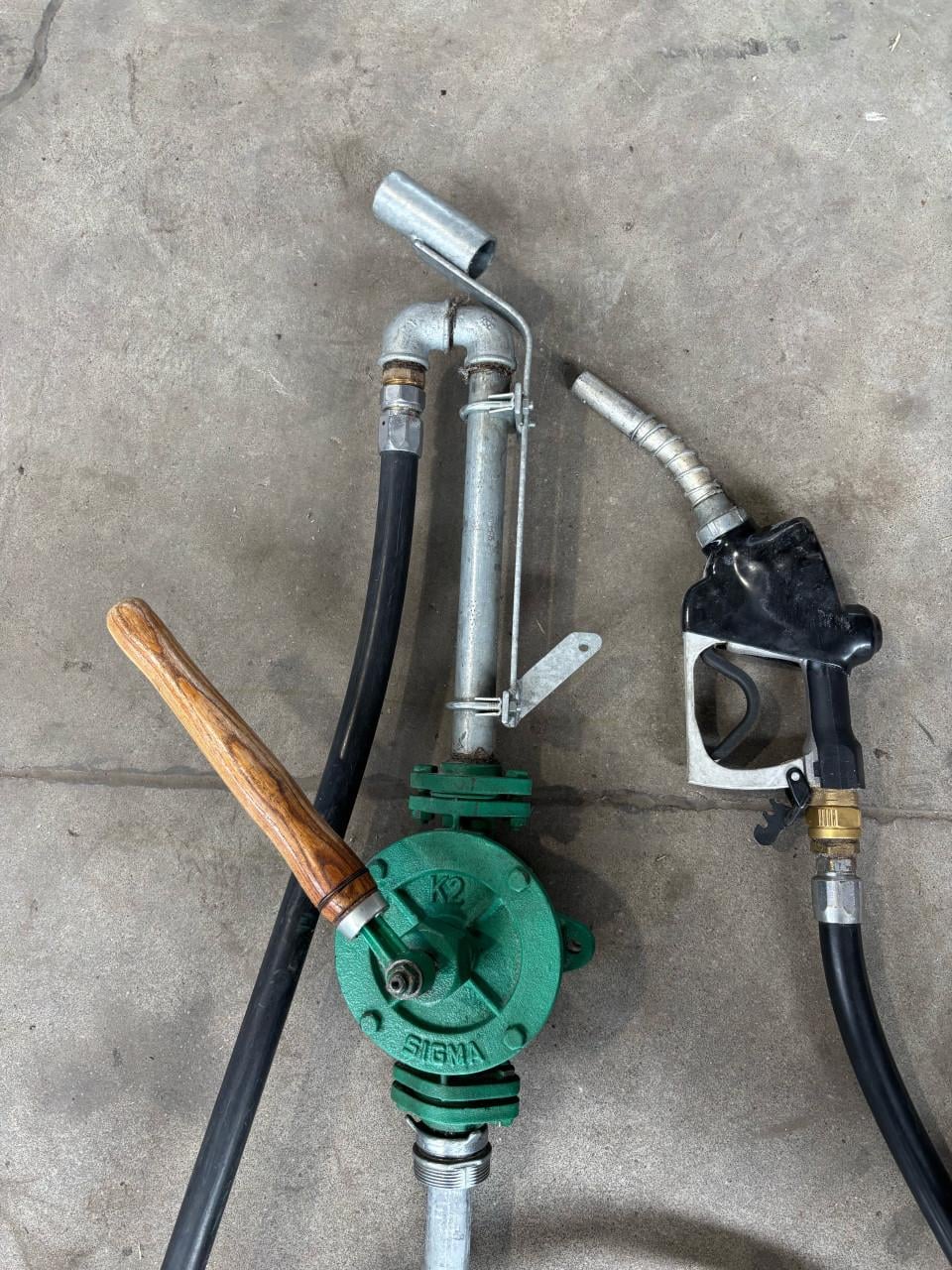 Handpomp voor 200L fust diesel