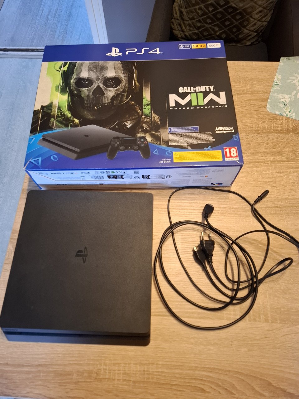 Te koop playstation 4 slim 500gb call duty versie
