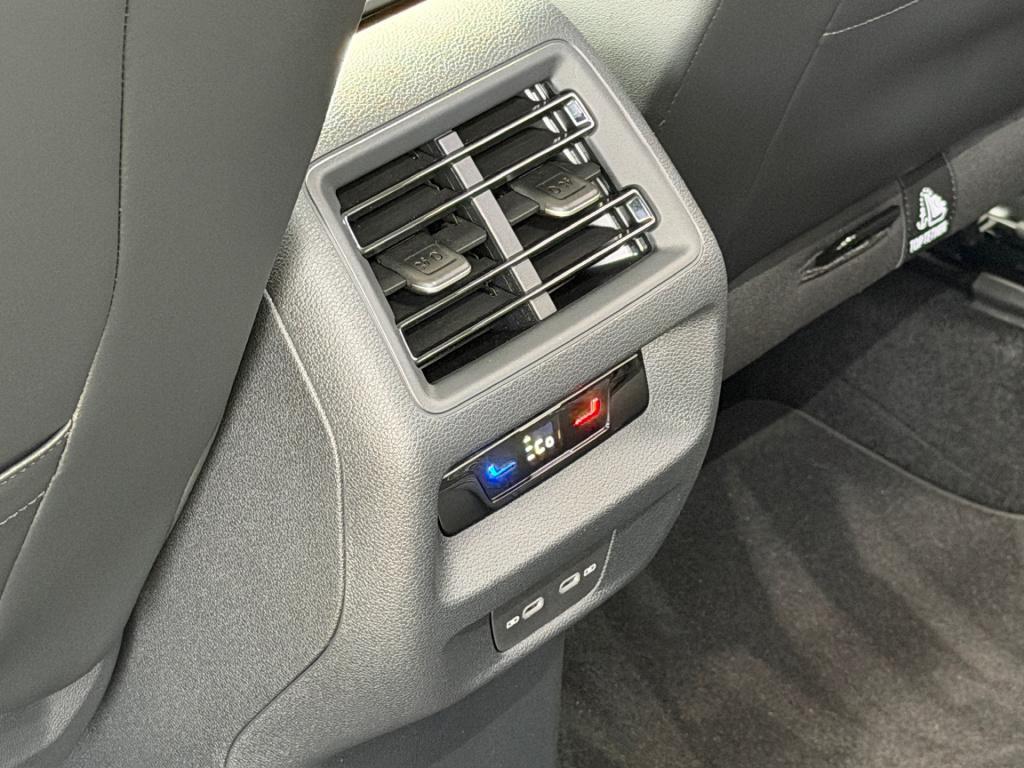 Volkswagen Tiguan 1.5 ehybrid elegance 204pk | trekhaak | 360 camera | dode