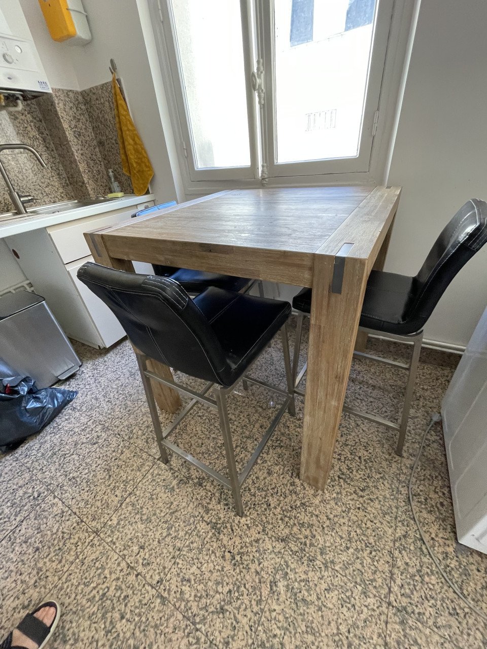 Tafel hoog en barkrukken