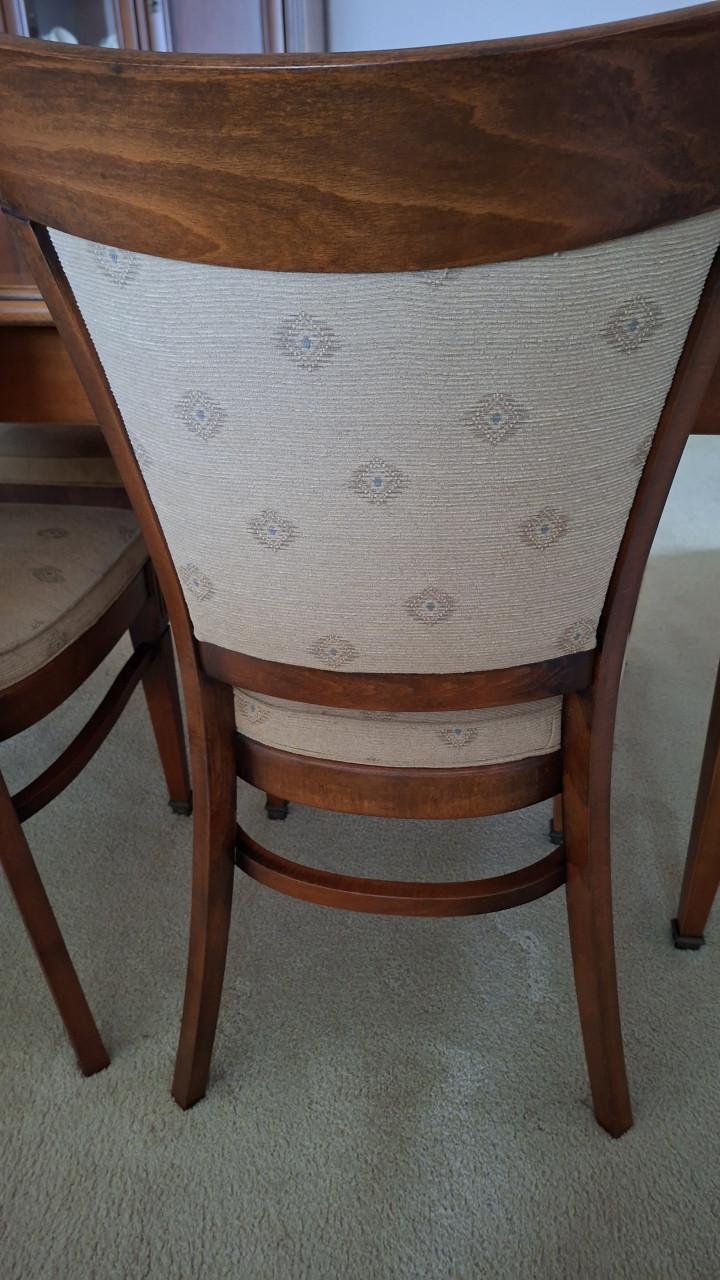 Eetkamertafel + 4 stoelen en 2 armstoelen