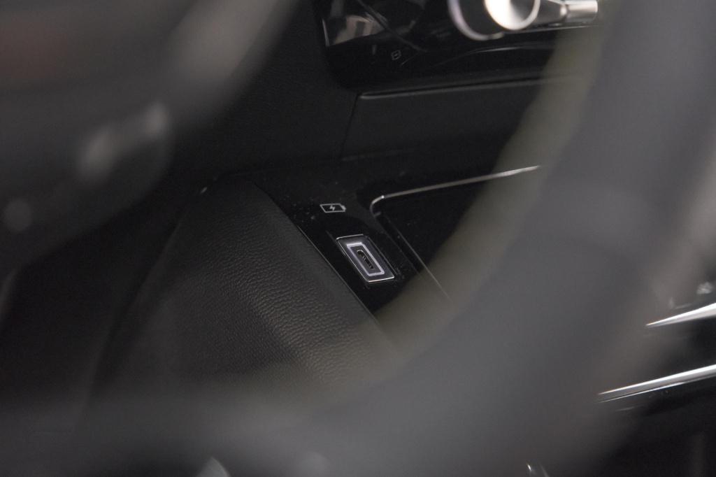 Peugeot 2008 1.2 hybrid 145 gt | camera | apple carplay | parkeersensoren