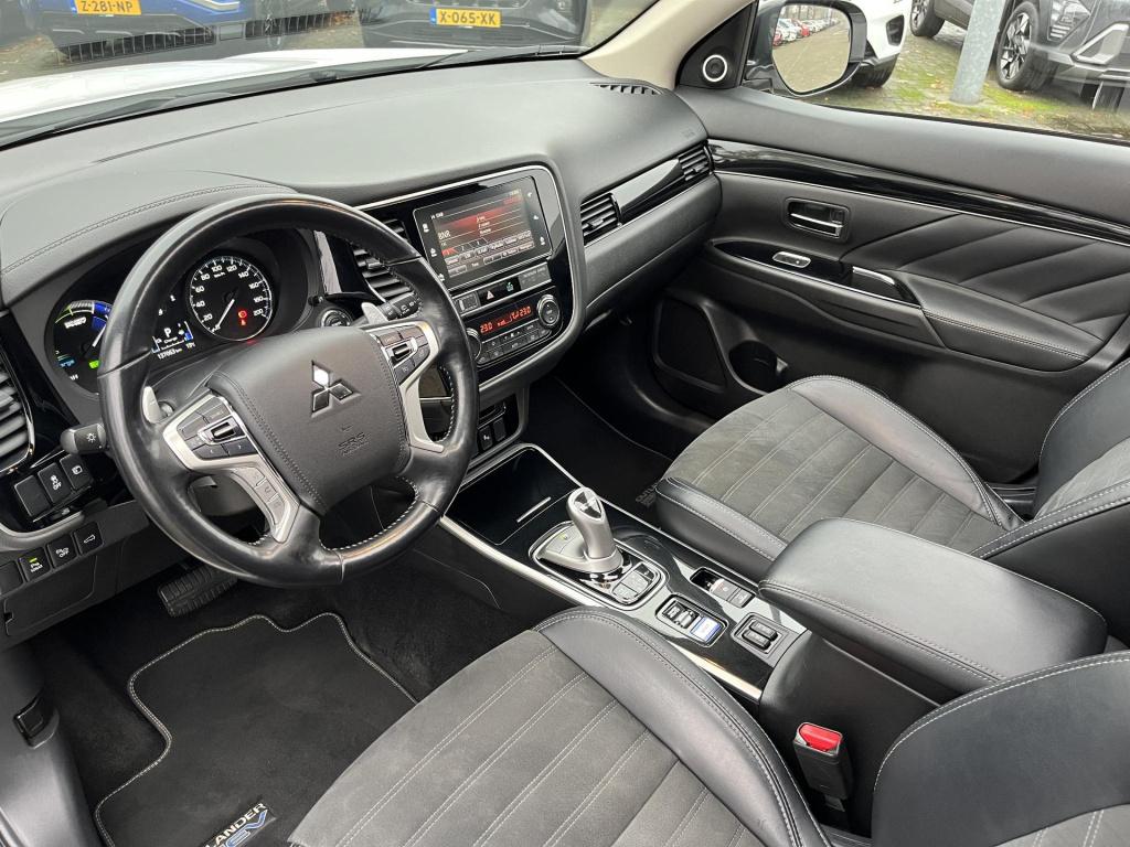 Mitsubishi Outlander 2.4 phev intense+ incl. trekhaak!