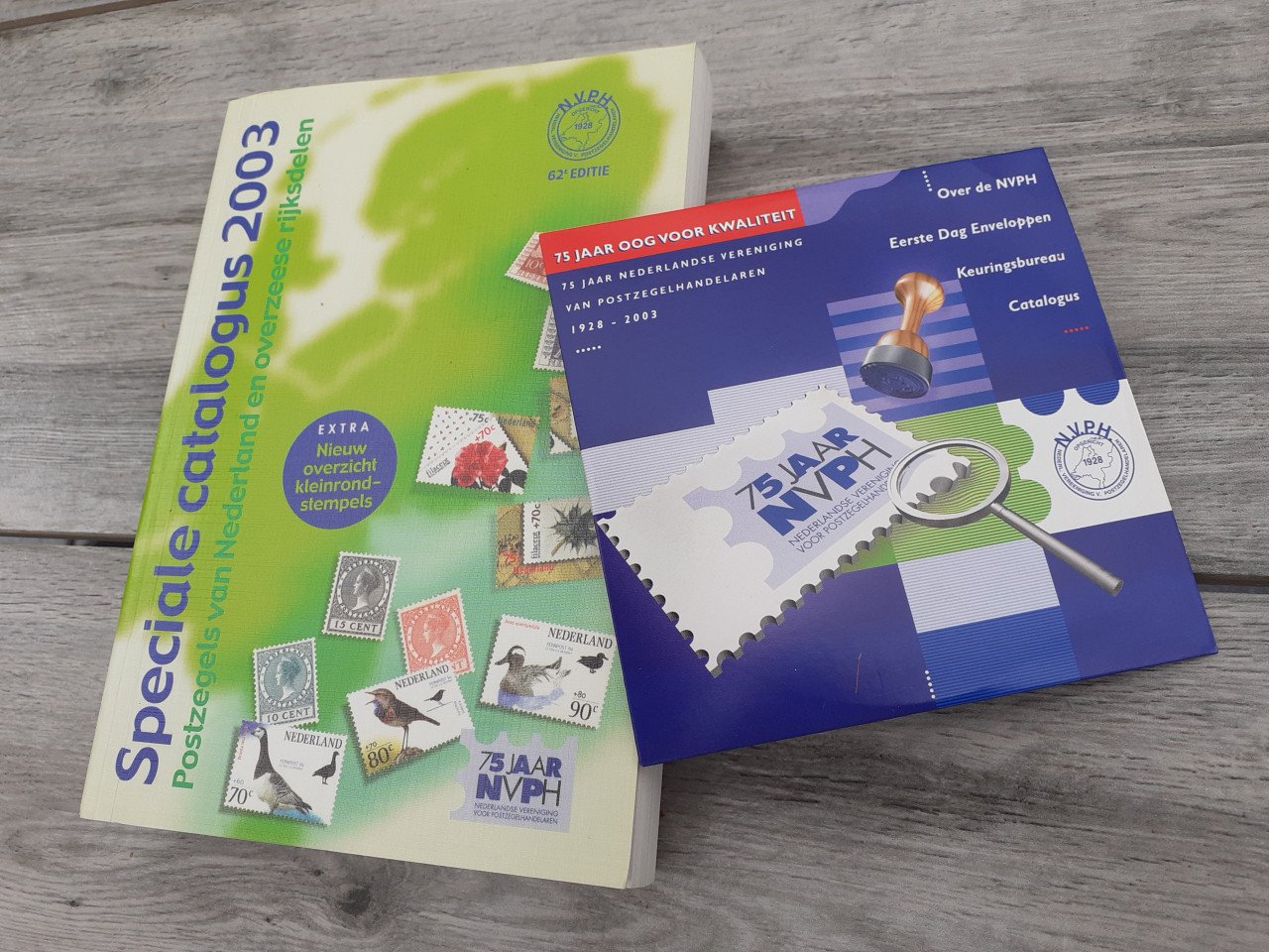Catalogus postzegels 2 x