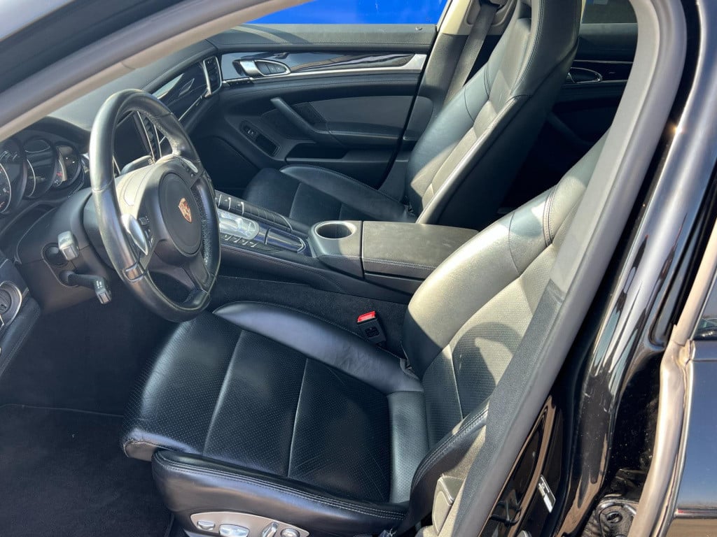 Porsche Panamera schuif/kanteldak, leer, navi, afn. trekhaak enz...