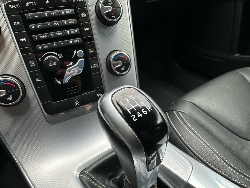 Volvo V60 2.0 t3 summum // 66.000km // dealeronderhouden //