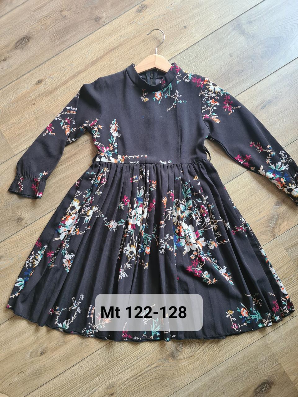 Zwarte met bloemen jurk  Maat 122-128