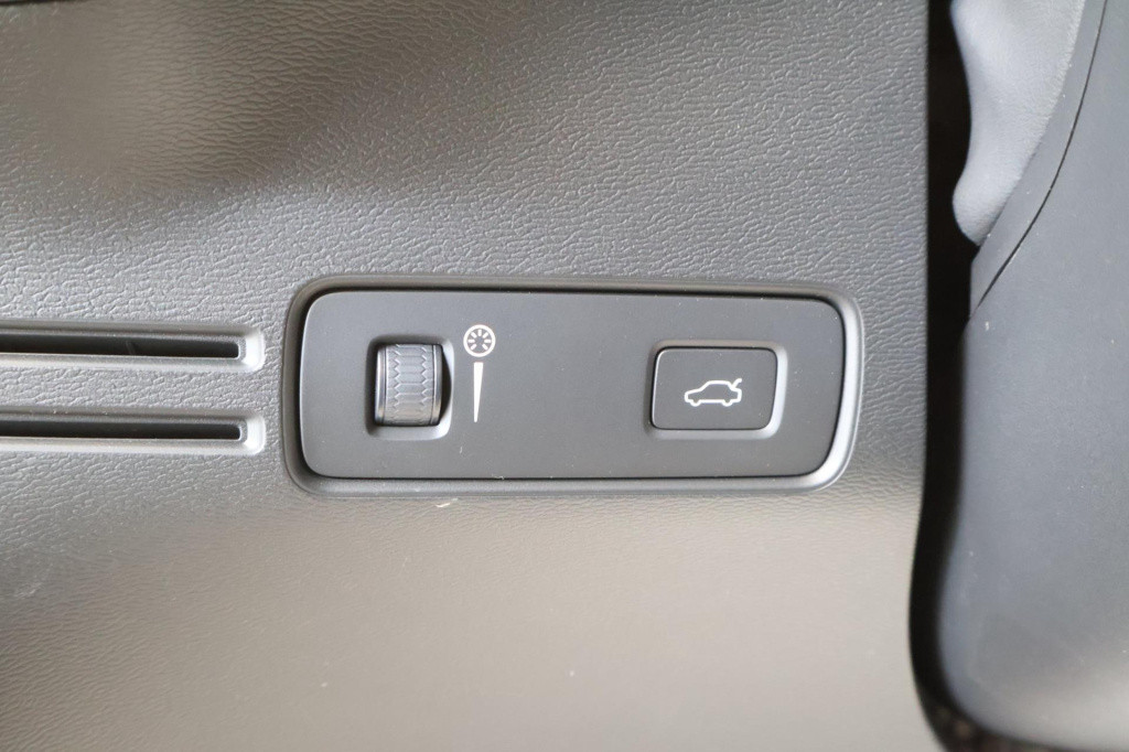 Volvo XC40 1.5 t3 momentum pro nl auto, panoramadak, el kofferklep, carplay