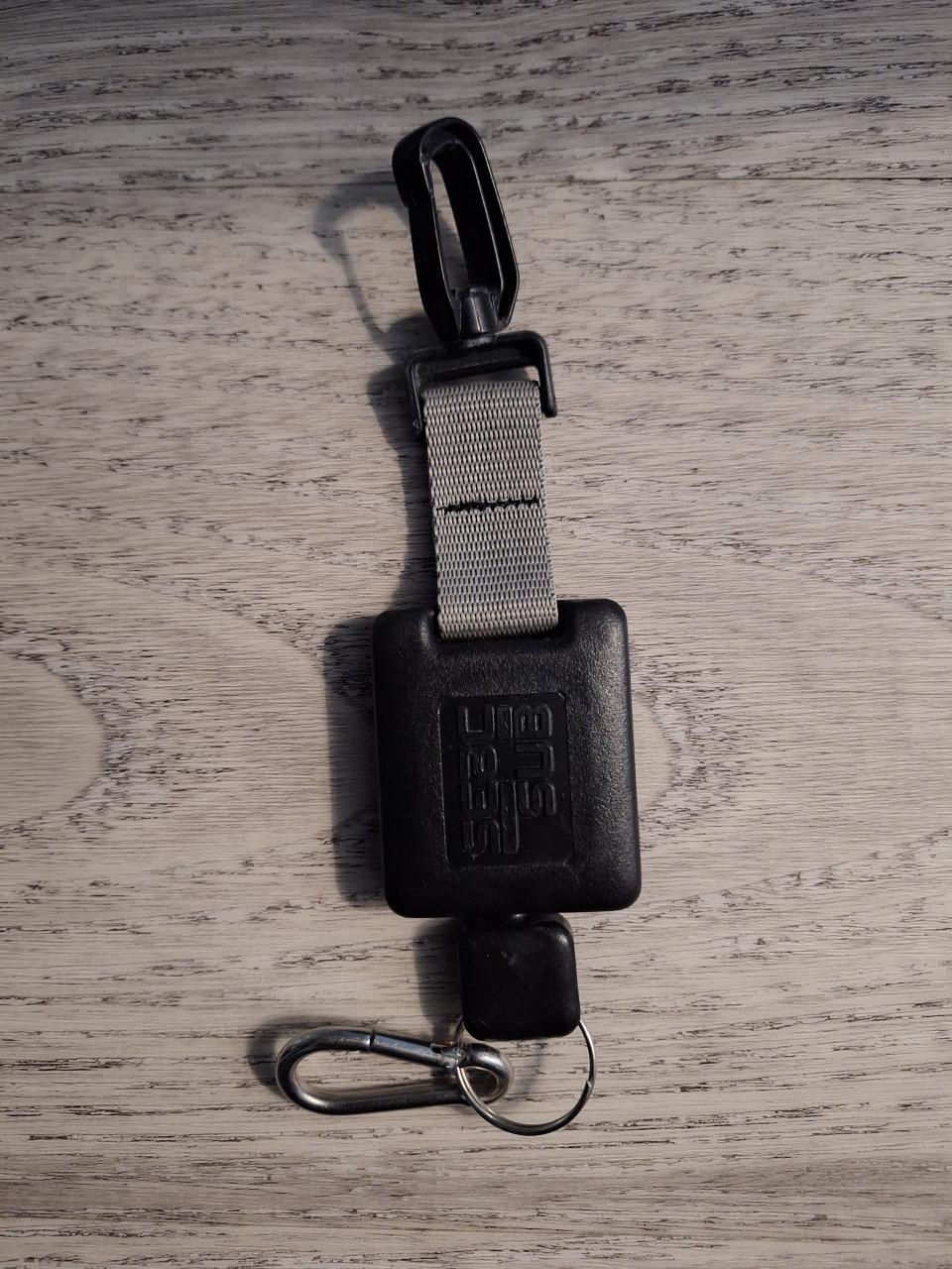 SEAC retractor inclusief rvs musketonhaak.