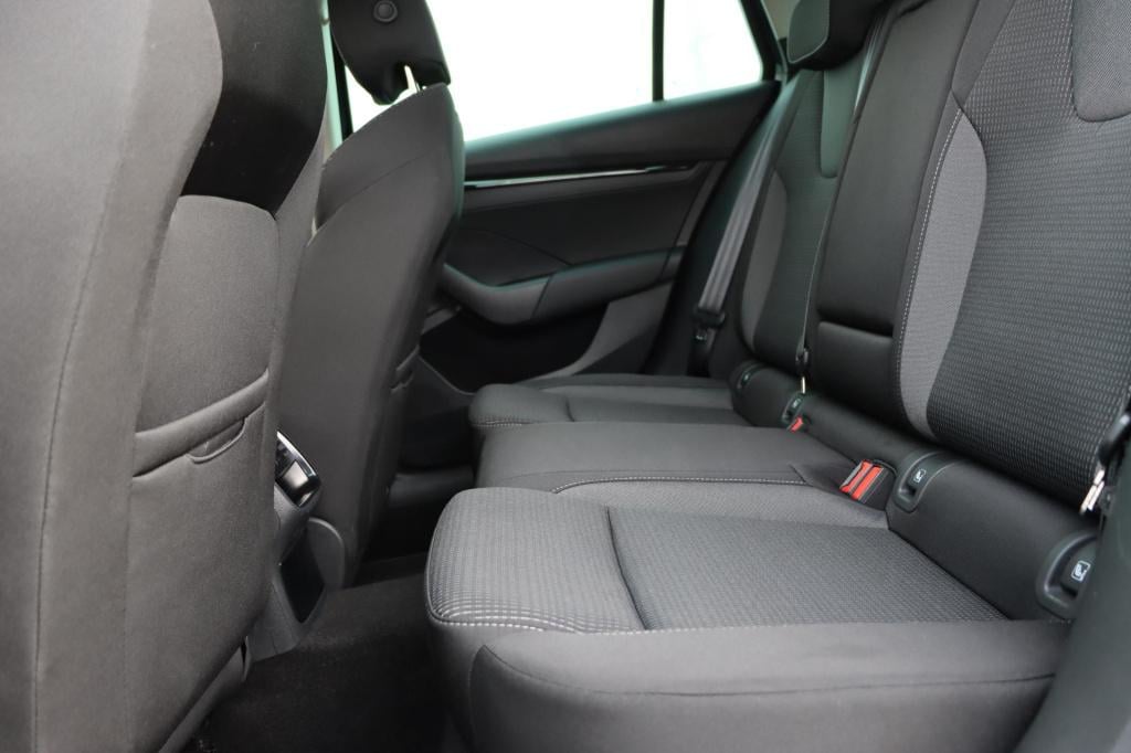 Skoda Octavia combi 1.4 tsi iv phev business edition 204pk dsg6 | stoelverw