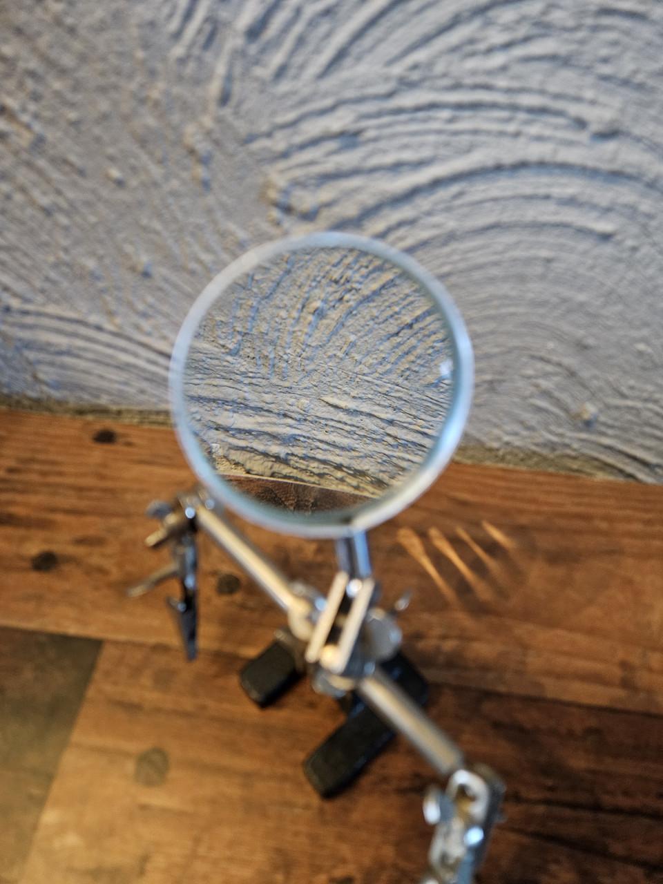 Zgan vintage Soldeerhulp met vergrootglas en klemmen