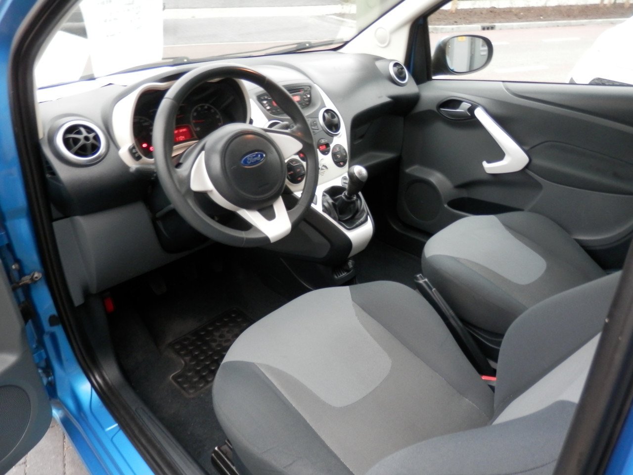 Auto Garant Biedt Aan: Ford KA 1.2 Titanium