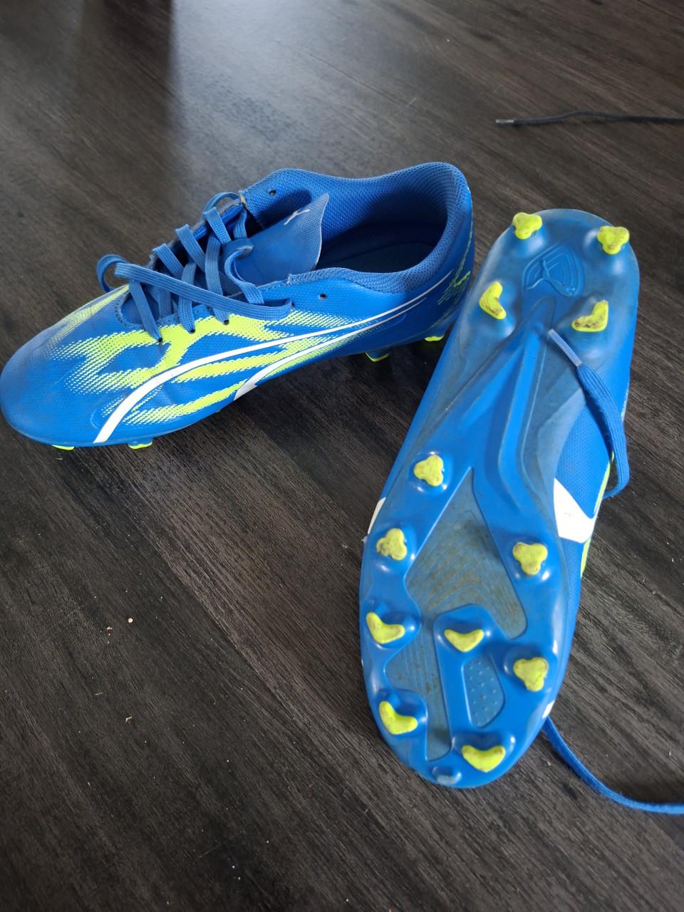 Voetbalschoenen 2x maat 37 en 38