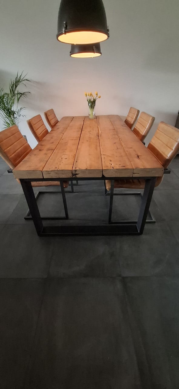 Eettafel met 6 stoelen