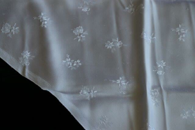 Walcherse kleding te koop.  Gehaakt wit halsdoekje  (1): €.10,00