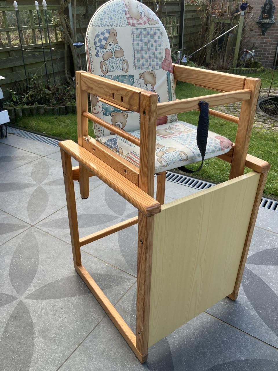 Retro kinderstoel met tafeltje