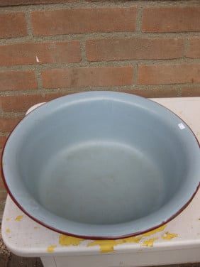 Mooie oranje/rode emaille schaal