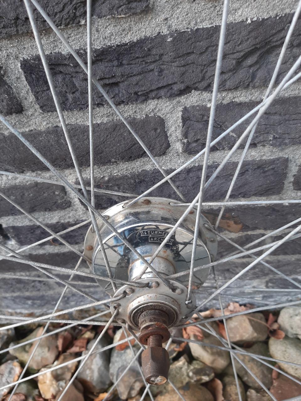 3 tal fiets voorwielen 28 inch per stuk te koop