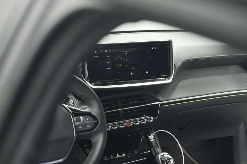 Peugeot 208 puretech 100 gt | camera | navigatie | apple carplay | parkeers