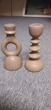 2 leuke taupe kandelaar vaasjes
