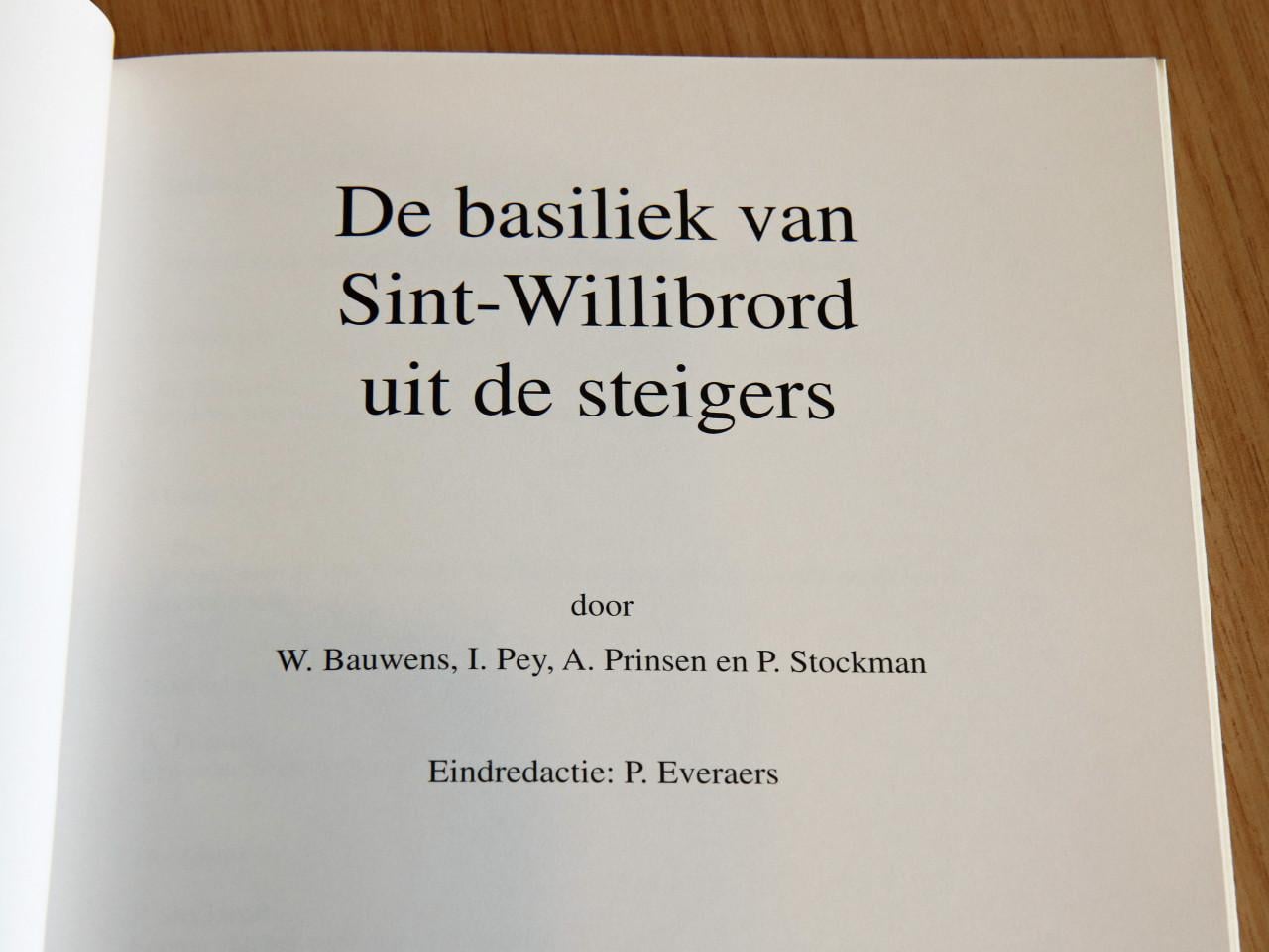 De basiliek van Sint-Willibrord uit de steigers
