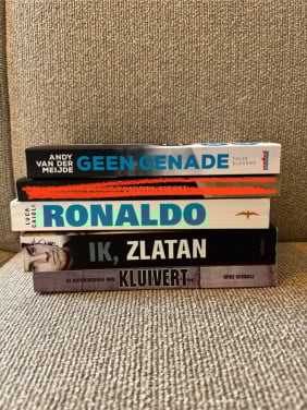 Diverse boeken over voetbal