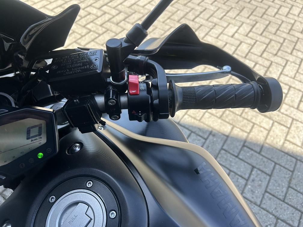 Yamaha MT07 uit nov 2015 met 43 dkm, comfortzadels, handkappen etc €4950,-