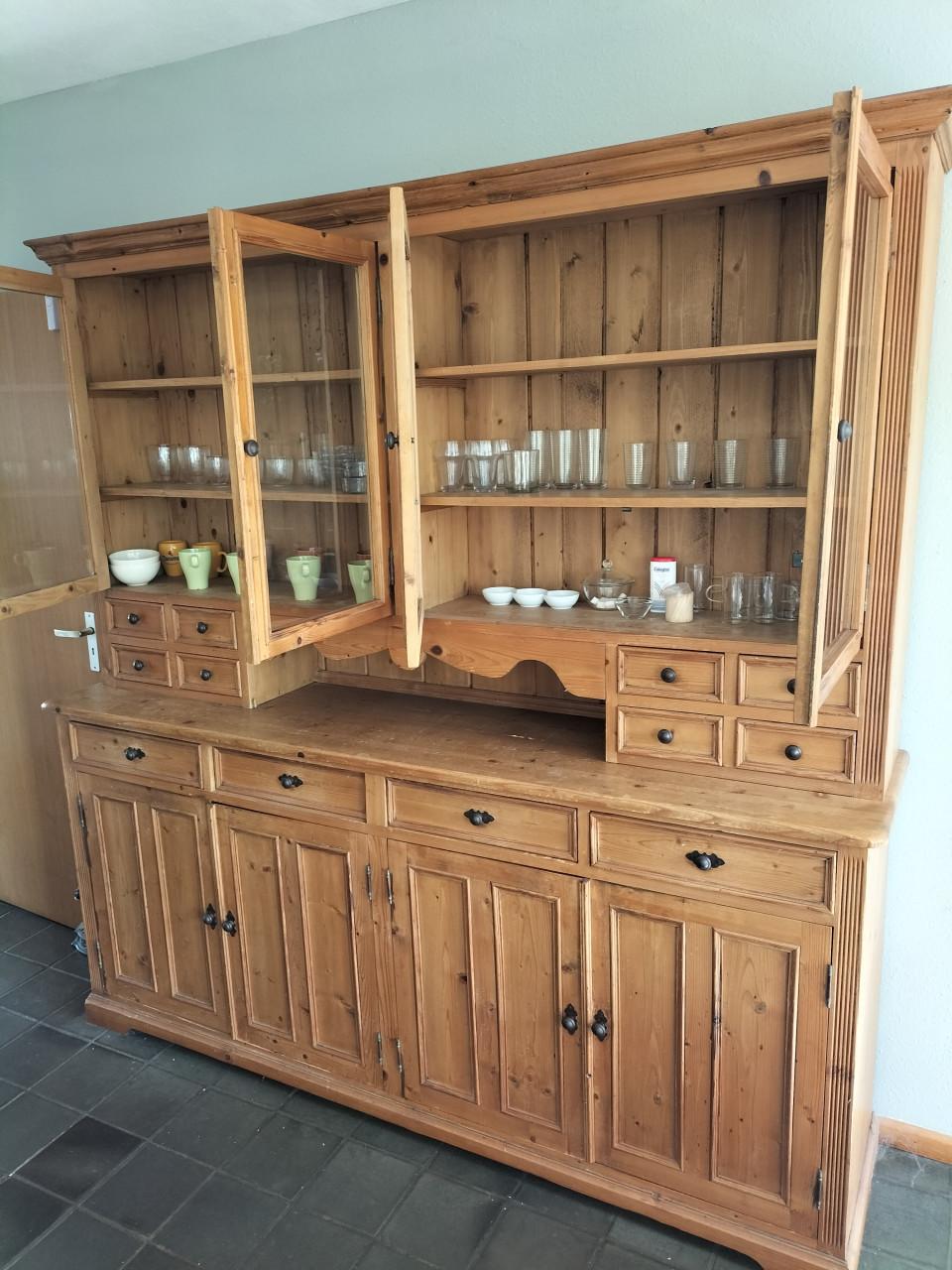 Mooie oud-grenen buffetkast