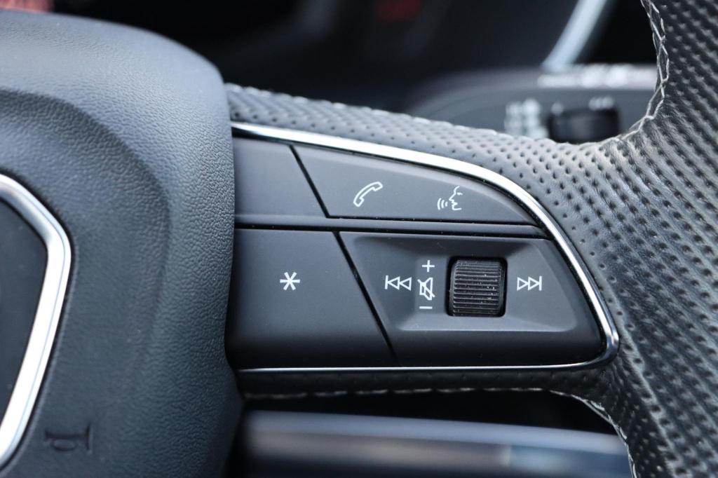 Audi Q3 45 tfsi e s edition 245pk s tronic | soh 97,6% |