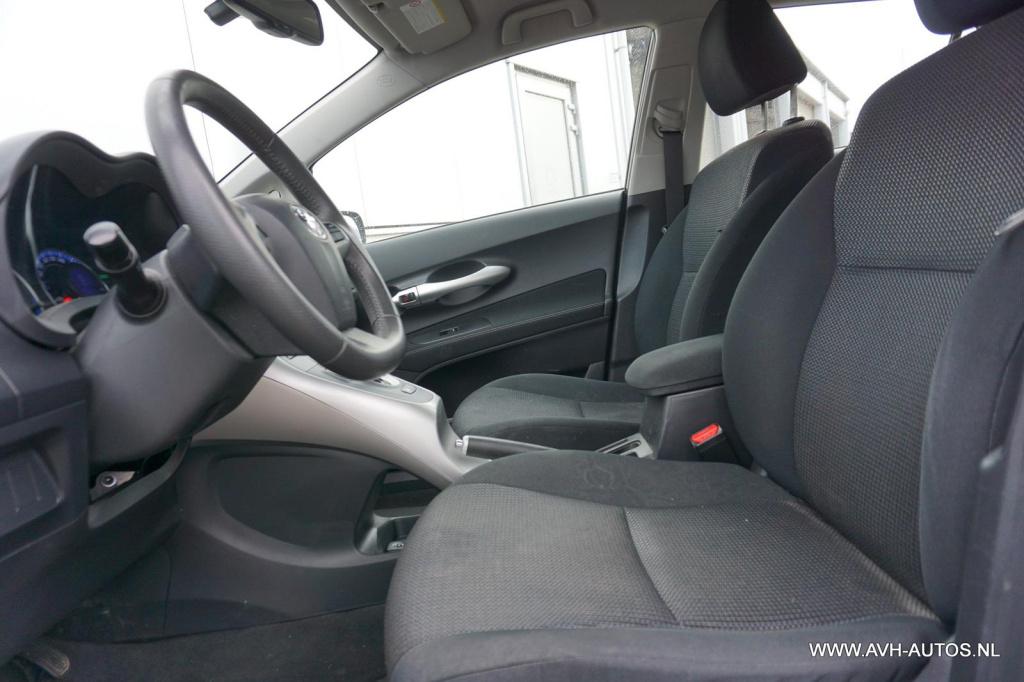 Toyota Auris 1.8 full hybrid dynamic business