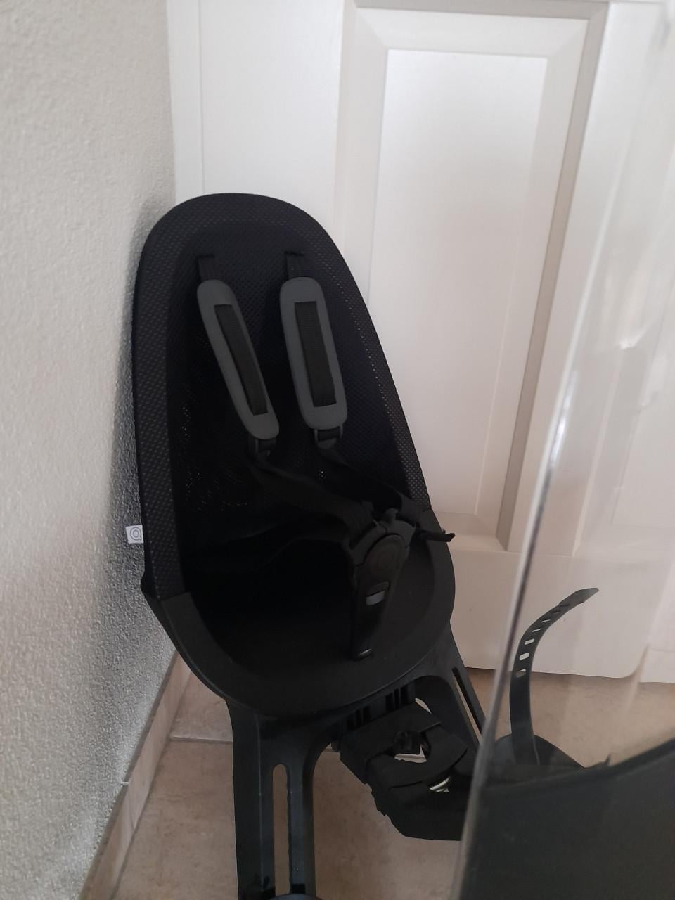 Qibbel Air Fietsstoeltje Voor - Zwart met scherm (in goede staat )