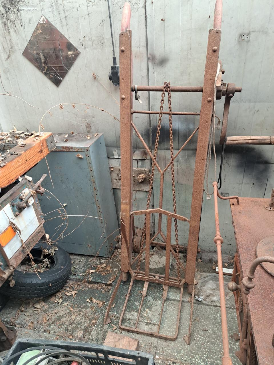 Diverse antieke gereedschappen en instrumenten