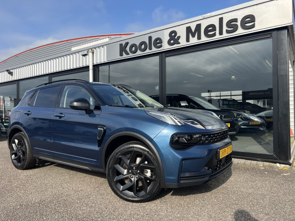 Lynk & Co 01 1.5 261pk plug in hybrid , zwarte velgen , panodak , 360 camer