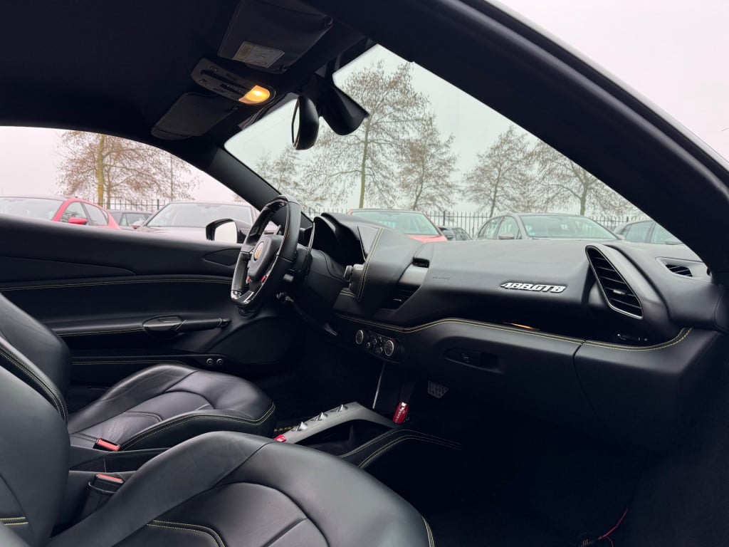 Ferrari 488 3.9 gtb hele * daytona seats * carbon driver zone * dealer onde