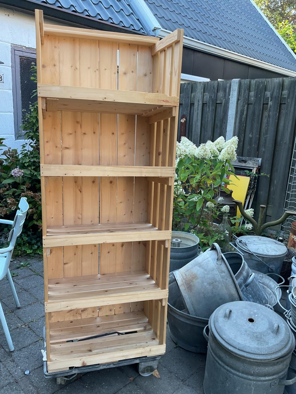 Houten ( tuin ) kast