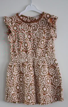 Nieuw roestbruin jurk met bloemen print maat 98-104