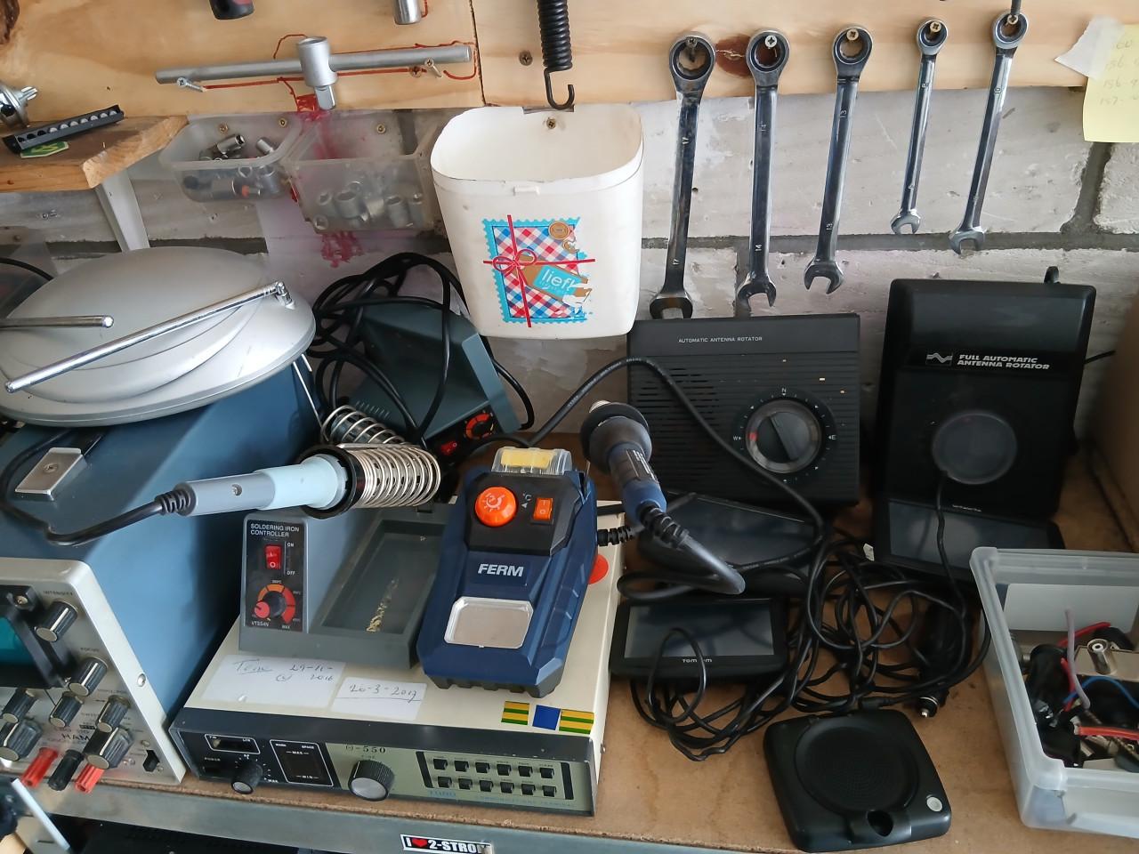Te koop garage/schuurverkoop allerlei spulletjes koopje in een koop