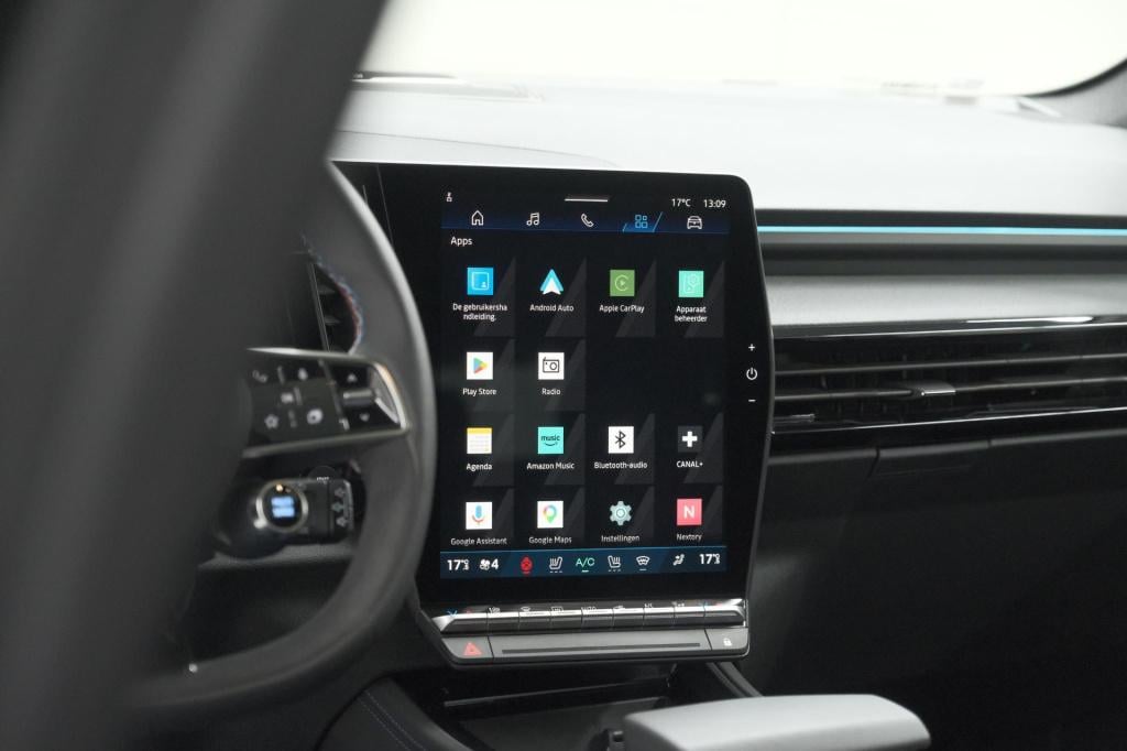 Renault Rafale 1.2 e-tech 4x4 plug-in hybrid 300 atelier alpine | panoramad